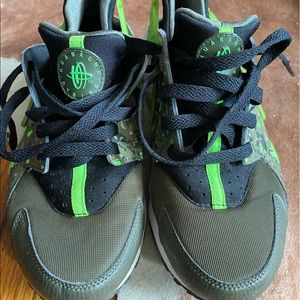 Green army fatigue nike huarache sneakers